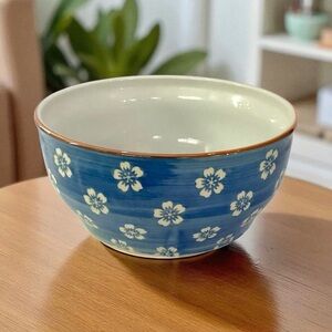 Yokohama Studio Japan Hand Painted Blue White Flowers Heavy 7” Porcelain Bowl